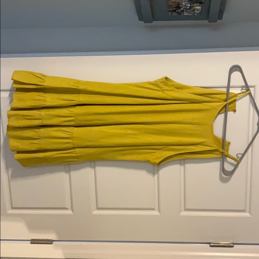 yellow dress